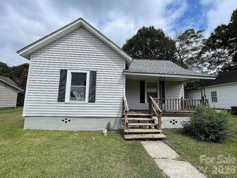 23 Selma Drive, Mooresville, NC - 2 beds, 1 bath, 962 sqft - $173,000
