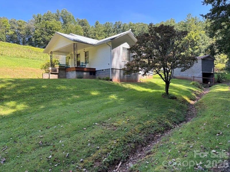 377 Sam Gouge Road, Bakersville, NC - 2 beds, 1 bath, 978 sqft - $235,000