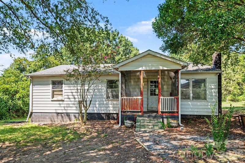 7218 Wolf Pond Road, Monroe, NC - 3 beds, 1.5 baths, 1,296 sqft - $225,000