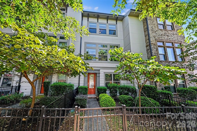 2539 Euclid Avenue, Charlotte, NC - 3 beds, 3.5 baths, 1,627 sqft - $699,000