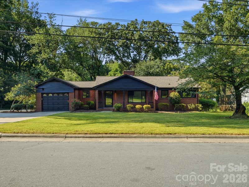 5701 Wilora Lake Road, Charlotte, NC - 3 beds, 2 baths, 1,301 sqft - $429,000