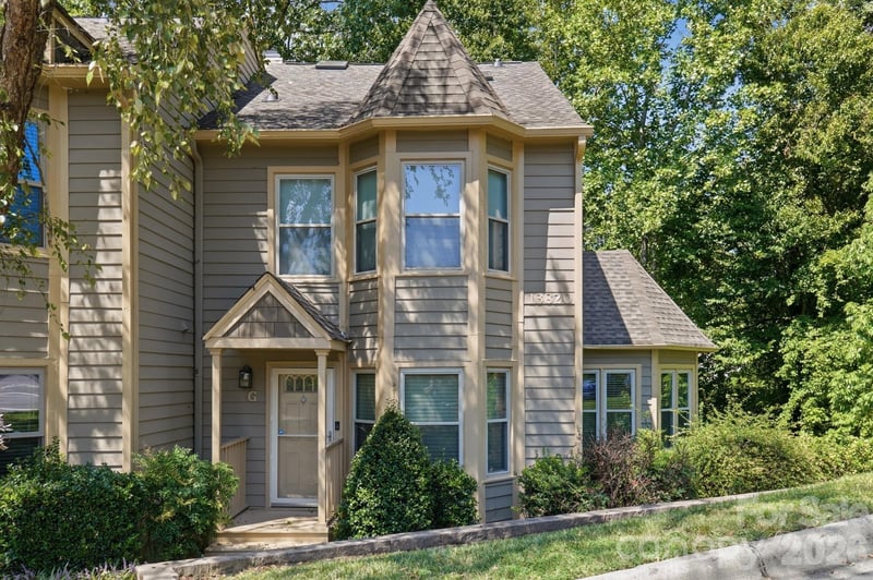 13820 Queens Harbor Road, Charlotte, NC - 3 beds, 3.5 baths, 1,811 sqft - $450,000