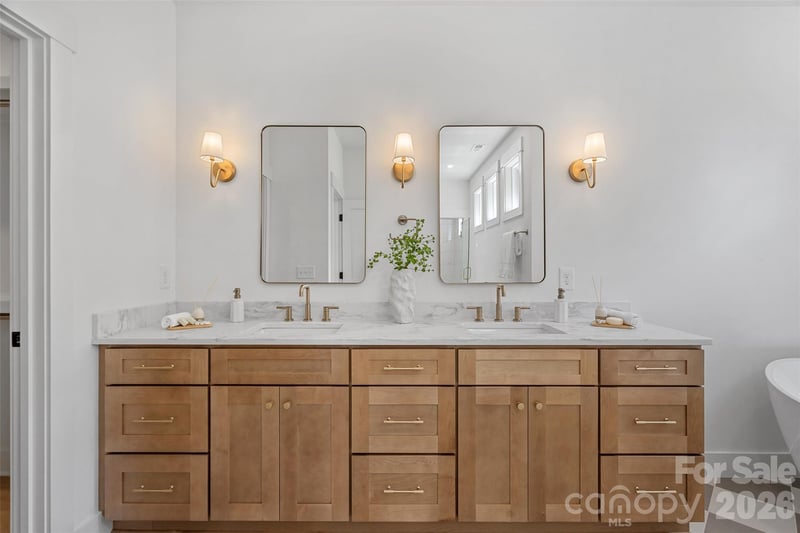 2900 Dogwood Avenue, Charlotte, NC - 3 beds, 2.5 baths, 2,219 sqft - $625,000