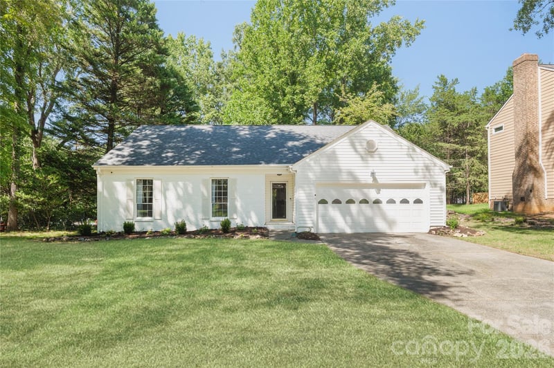 8805 Golf Ridge Drive, Charlotte, NC - 3 beds, 2 baths, 1,477 sqft - $499,999