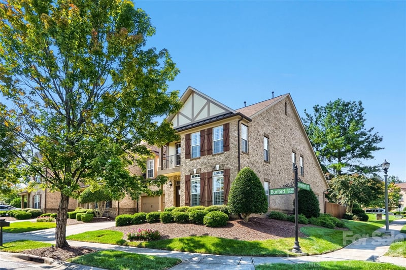 9547 Burford Lane NW, Concord, NC - 4 beds, 3.5 baths, 3,109 sqft - $575,000