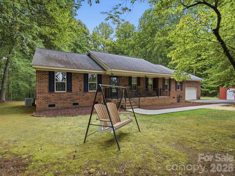 155 S Grandview Road, Clover, SC - 3 beds, 3 baths, 1,816 sqft - $469,000