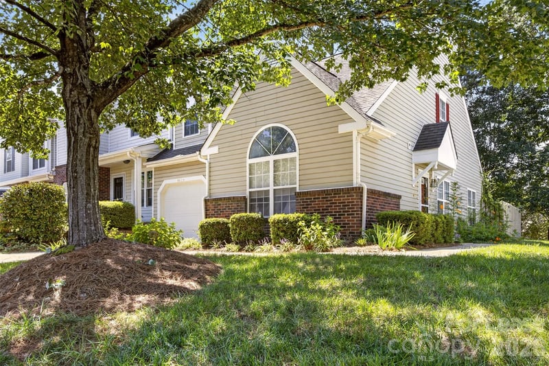 9020 Roseton Lane, Charlotte, NC - 3 beds, 2 baths - $2,300