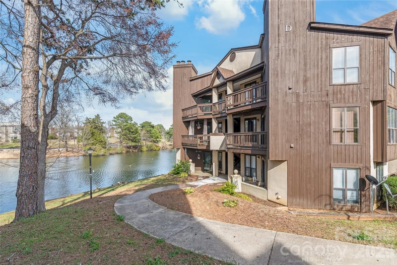 8155 Cedar Glen Drive, Charlotte, NC - 1 bed, 1 bath, 692 sqft - $135,000