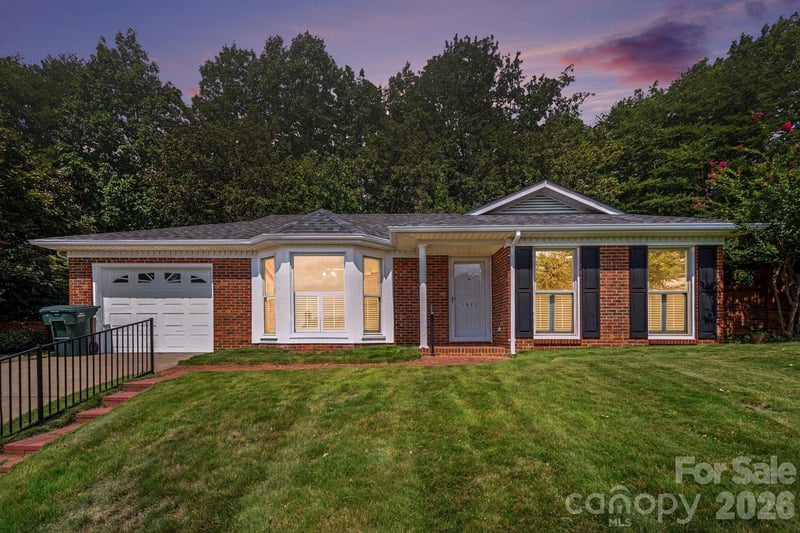 1912 Wexford Court, Gastonia, NC - 2 beds, 2 baths, 1,585 sqft - $334,900