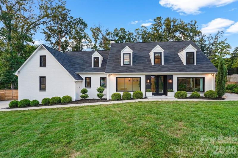 2201 Whilden Court, Charlotte, NC - 4 beds, 4.5 baths, 3,907 sqft - $2,725,000