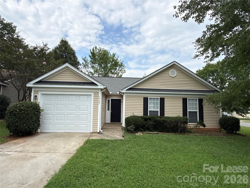7037 Breeders Cup Circle, Charlotte, NC - 3 beds, 2 baths, 1,150 sqft - $1,500