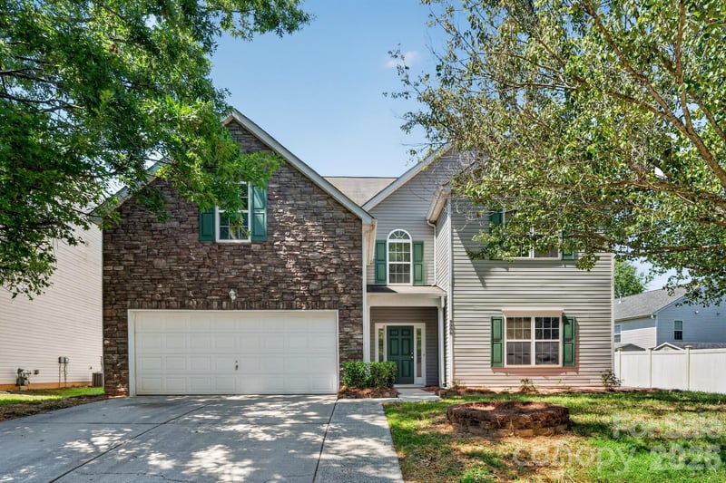 3006 Royal Troon Drive, Matthews, NC - 5 beds, 3.5 baths, 3,313 sqft - $489,900
