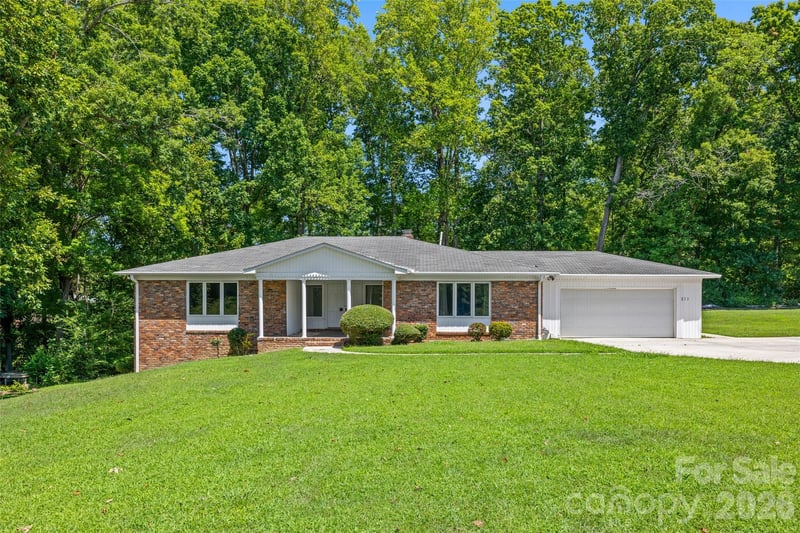 233 Laburn Avenue, Charlotte, NC - 5 beds, 3 baths, 4,205 sqft - $495,000