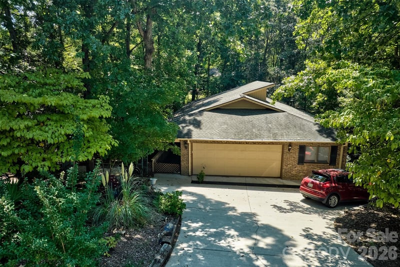 9 Cove Road, Lake Wylie, SC - 3 beds, 2.5 baths, 2,241 sqft - $545,000