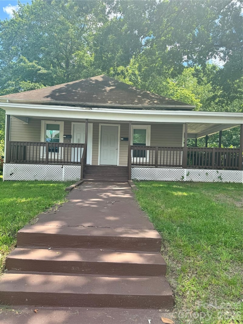 617 Pinoca Street, Charlotte, NC - 1 bed, 1 bath, 600 sqft - $1,000
