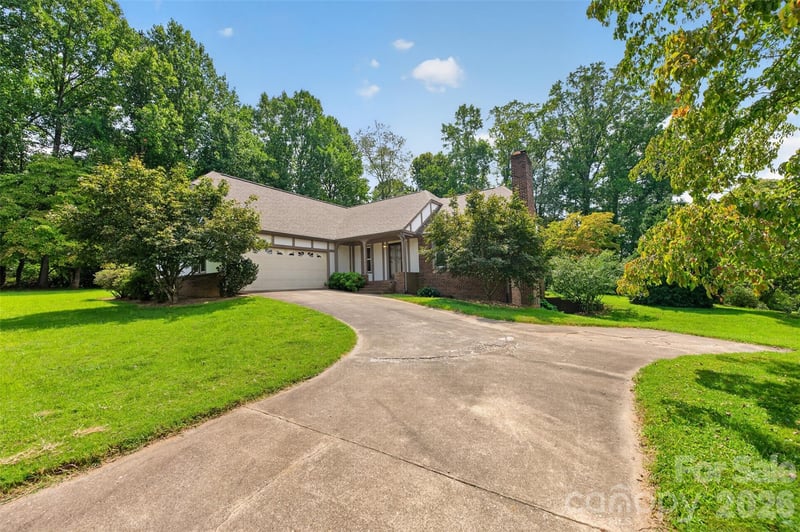 2923 Dogwood Drive, Claremont, NC - 3 beds, 2 baths, 1,676 sqft - $369,900