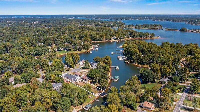 7834 Green Cove Court, Denver, NC - 4 beds, 4 baths, 3,820 sqft - $1,985,000