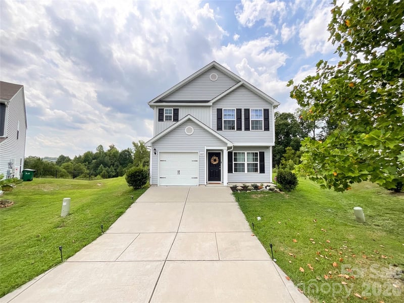 3005 Chatuge Court, Charlotte, NC - 3 beds, 2.5 baths, 1,446 sqft - $320,000