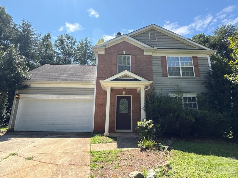 1601 Elk Creek Court, Charlotte, NC - 3 beds, 2.5 baths - $1,890
