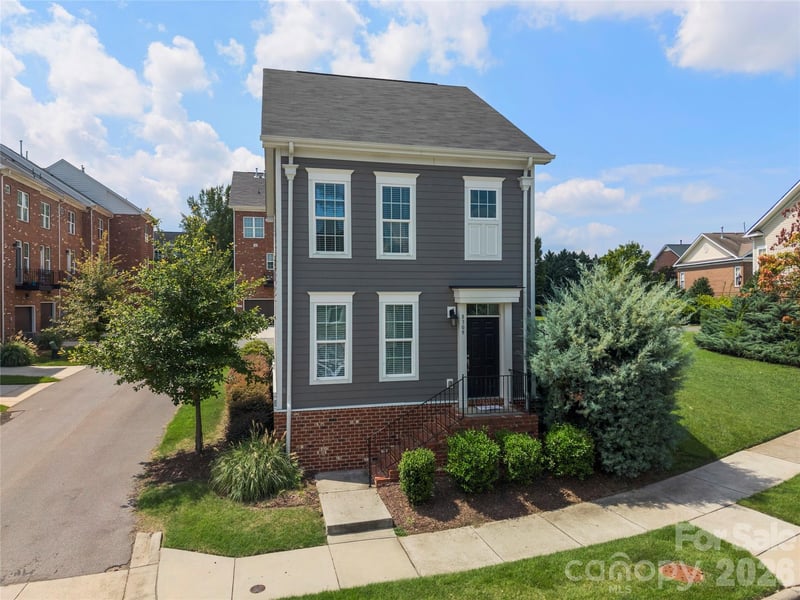 8309 Scotney Bluff Avenue, Charlotte, NC - 3 beds, 2.5 baths, 1,634 sqft - $399,000
