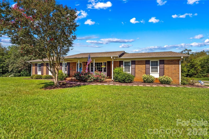 306 S Greenbriar Road, Statesville, NC - 3 beds, 2 baths, 1,296 sqft - $279,000