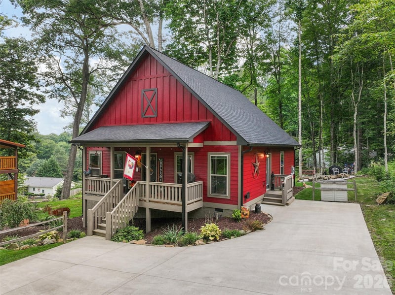 545 Twinbrook Lane, Maggie Valley, NC - 3 beds, 2 baths, 1,280 sqft - $489,000