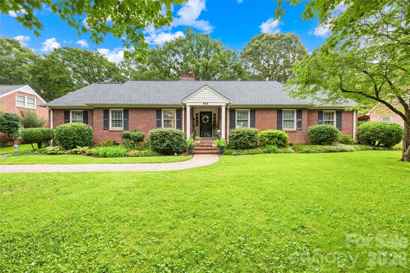 944 Churchill Drive, Gastonia, NC - 3 beds, 2.5 baths, 2,511 sqft - $440,000