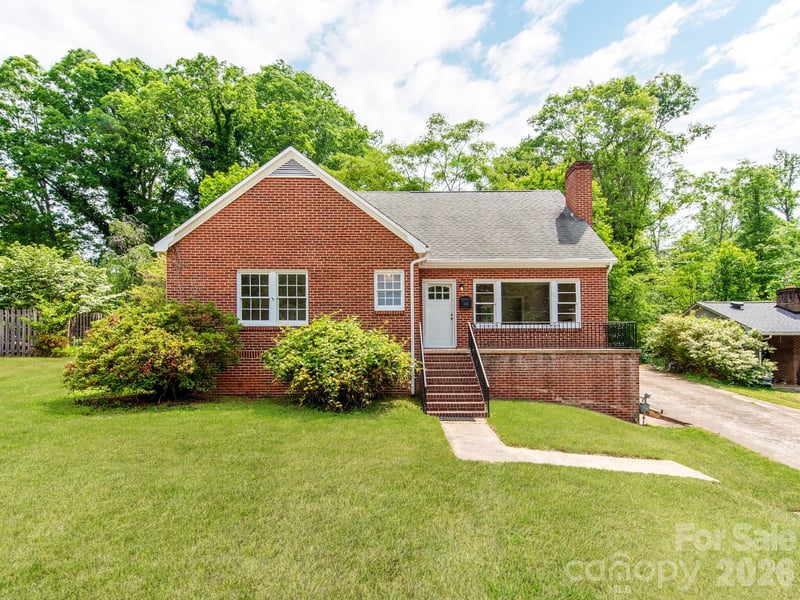 113 Falls Street, Morganton, NC - 4 beds, 3 baths, 3,010 sqft - $345,900