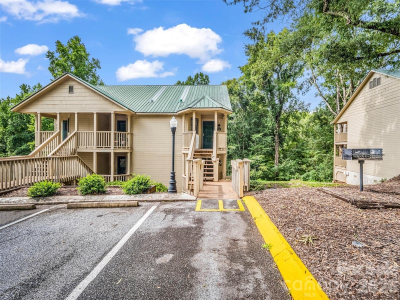 160 Whitney Boulevard Apt 21, Lake Lure, NC - 1 bed, 1 bath, 474 sqft - $149,000