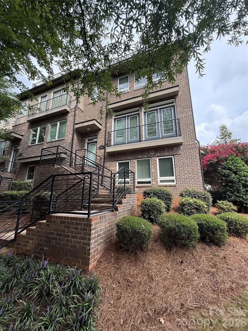 704 Lamar Avenue, Charlotte, NC - 4 beds, 4 baths, 2,651 sqft - $725,000