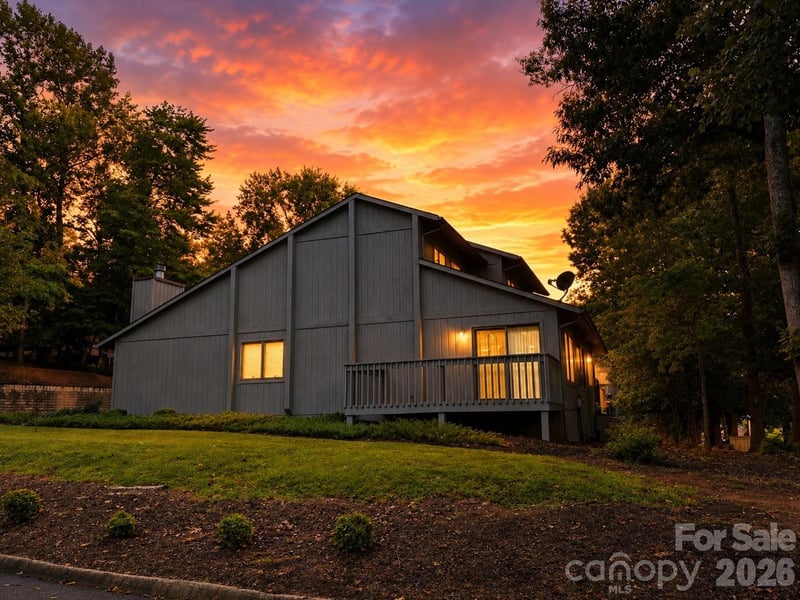 1301 Independence Trail, Morganton, NC - 2 beds, 2.5 baths, 1,770 sqft - $309,000