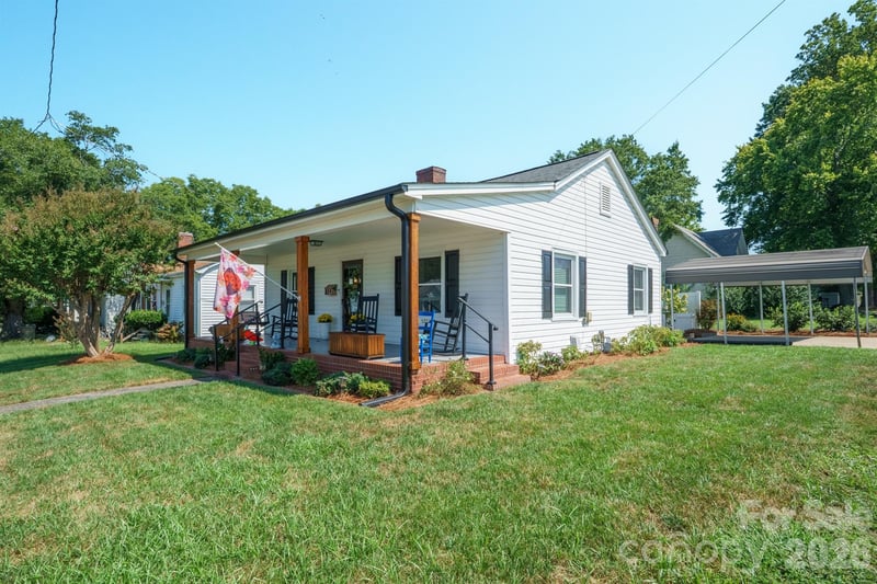 500 N Elm Street, Cherryville, NC - 2 beds, 1 bath, 985 sqft - $199,000