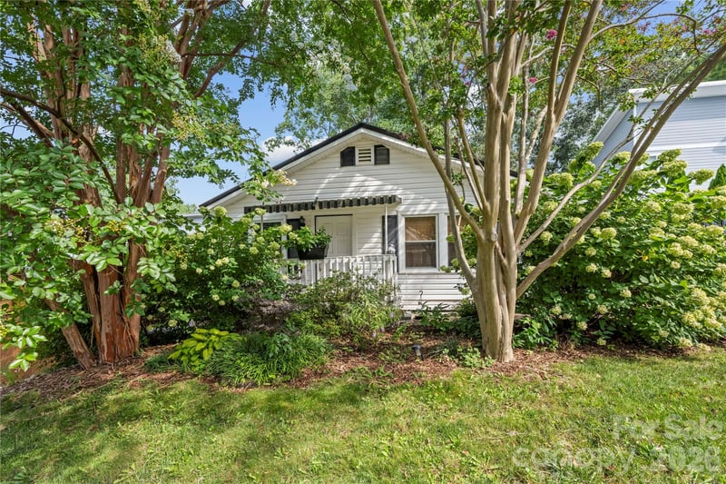 2 Bostic Place, Asheville, NC - 2 beds, 2 baths, 1,211 sqft - $369,900