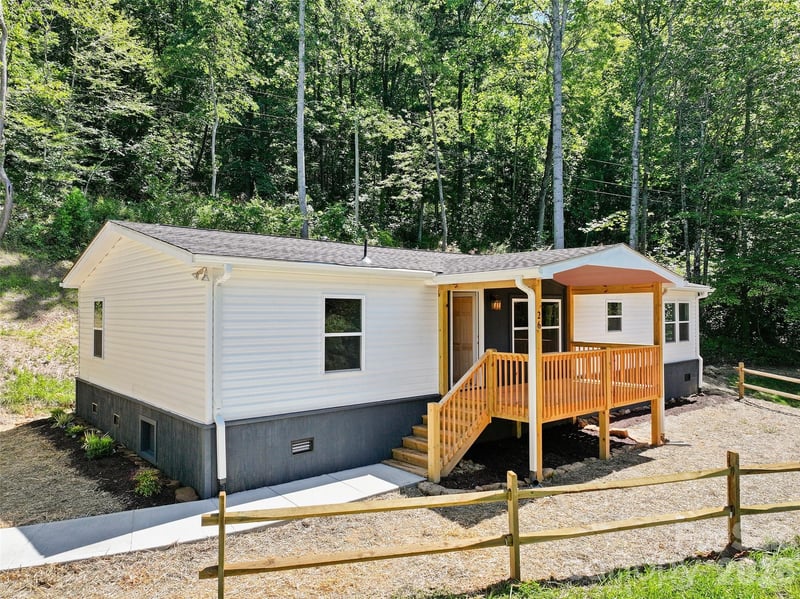26 Lancelot Loop, Canton, NC - 3 beds, 2 baths, 1,512 sqft - $315,000