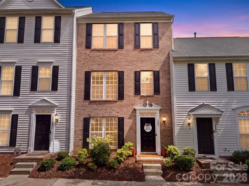 12801 Bullock Greenway Boulevard, Charlotte, NC - 3 beds, 3.5 baths, 1,846 sqft - $439,000