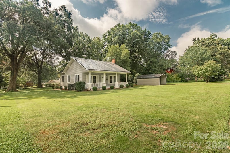 141 Edwards Street, Rutherfordton, NC - 3 beds, 1 bath, 1,254 sqft - $229,999