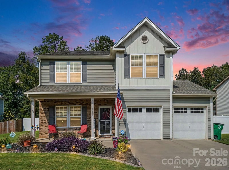 7420 Edgefield Court, Matthews, NC - 3 beds, 2.5 baths, 2,080 sqft - $475,000