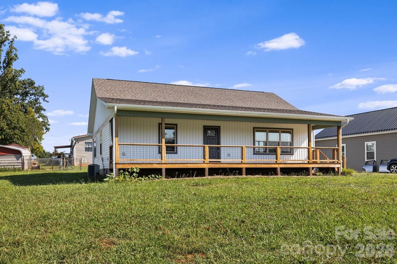 108 Split Rail Drive Extension, Asheville, NC - 3 beds, 2 baths, 1,374 sqft - $399,900