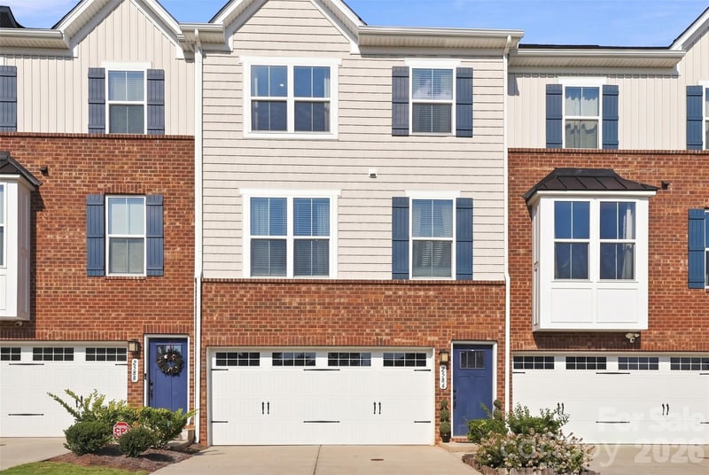 2586 Grantham Place Drive, Fort Mill, SC - 3 beds, 2.5 baths, 2,103 sqft - $375,000