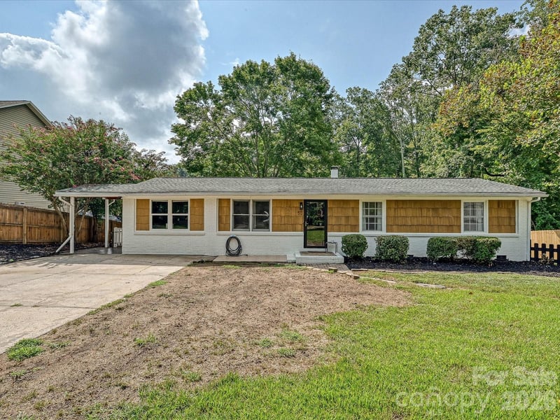 513 Paradise Circle, Belmont, NC - 3 beds, 2 baths, 1,693 sqft - $749,900
