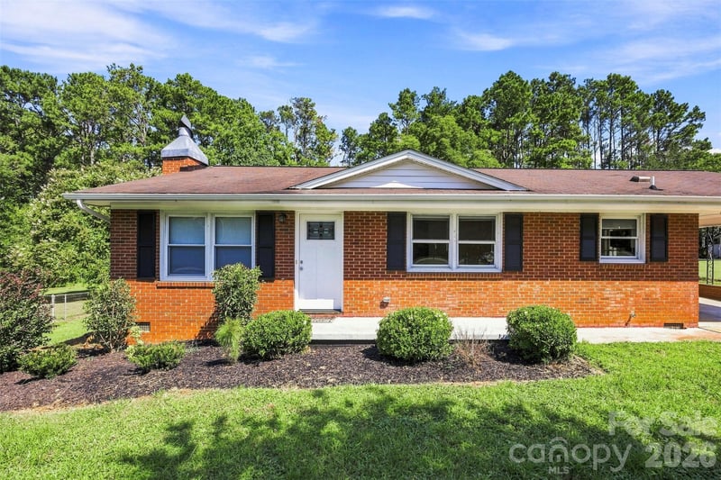 210 College Avenue, Shelby, NC - 3 beds, 2.5 baths, 1,270 sqft - $235,000