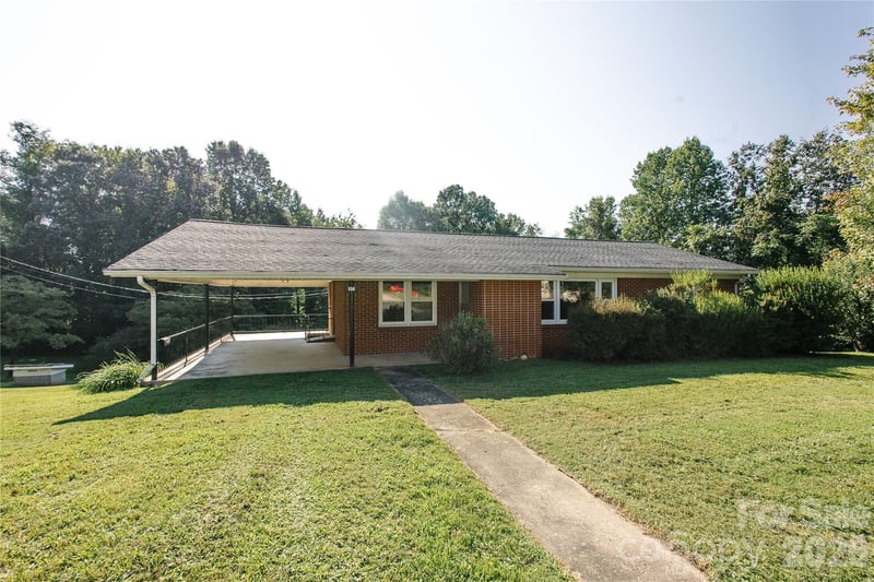 136 Marion Street, Marion, NC - 3 beds, 1 bath, 1,261 sqft - $299,900