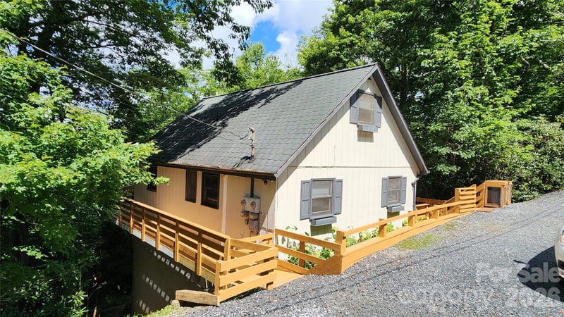 188 Forest Lane, Blowing Rock, NC - 3 beds, 2.5 baths, 1,616 sqft - $499,000
