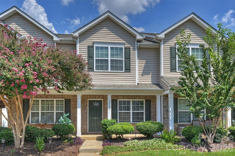 10612 Stoneacre Court, Pineville, NC - 2 beds, 2.5 baths, 1,183 sqft - $285,000