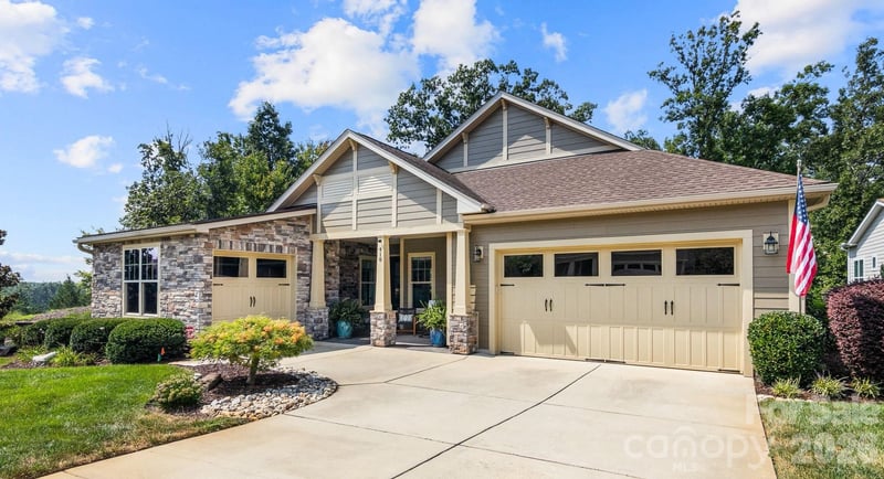 418 Flat Rock Drive, Denver, NC - 2 beds, 2.5 baths, 2,845 sqft - $1,100,000