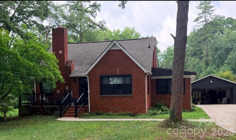 5528 Oak Drive, Charlotte, NC - 4 beds, 2 baths, 1,899 sqft - $350,000