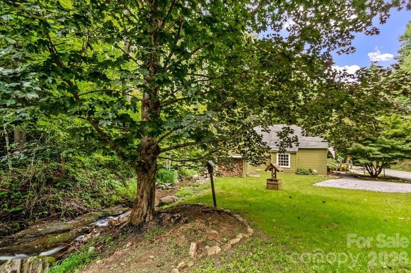 92 Silas Branch Road, Burnsville, NC - 3 beds, 1 bath, 1,109 sqft - $249,000