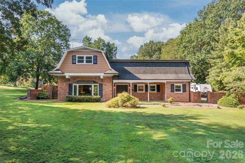 1339 Carmen Lane, Gastonia, NC - 4 beds, 3.5 baths, 3,452 sqft - $499,000