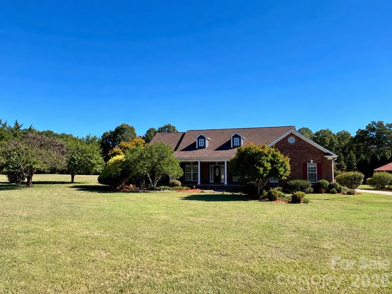 1501 Cox Road, Matthews, NC - 3 beds, 3 baths, 2,712 sqft - $675,000