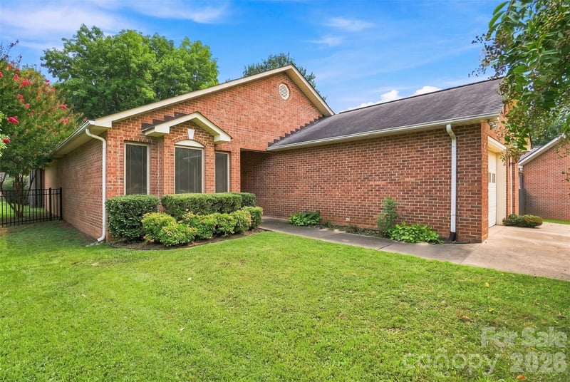 1850 Charter Drive, Rock Hill, SC - 3 beds, 2 baths, 1,711 sqft - $315,000